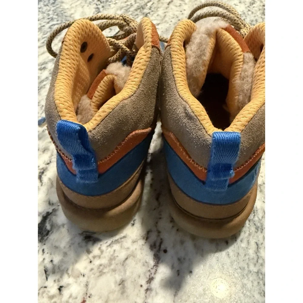 UGG Kid's Boot Size 3 Unisex‎ Boy Girl Brown Hiking Outdoors Youth Kids Walking